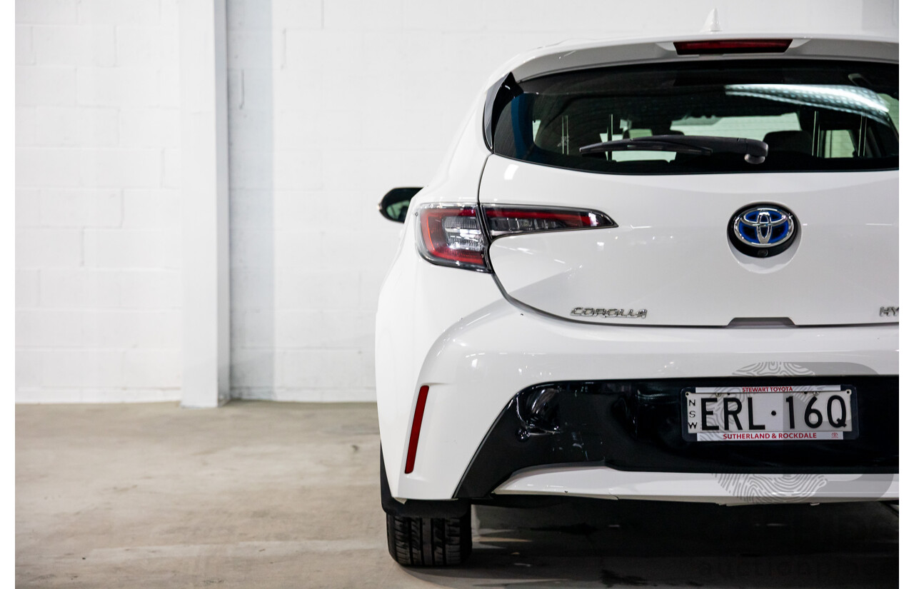 09/2020 Toyota Corolla Ascent Sport Hybrid (FWD) ZWE211R 5d Hatchback Glacier White 1.8L - Hybrid