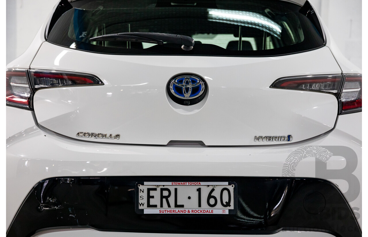 09/2020 Toyota Corolla Ascent Sport Hybrid (FWD) ZWE211R 5d Hatchback Glacier White 1.8L - Hybrid