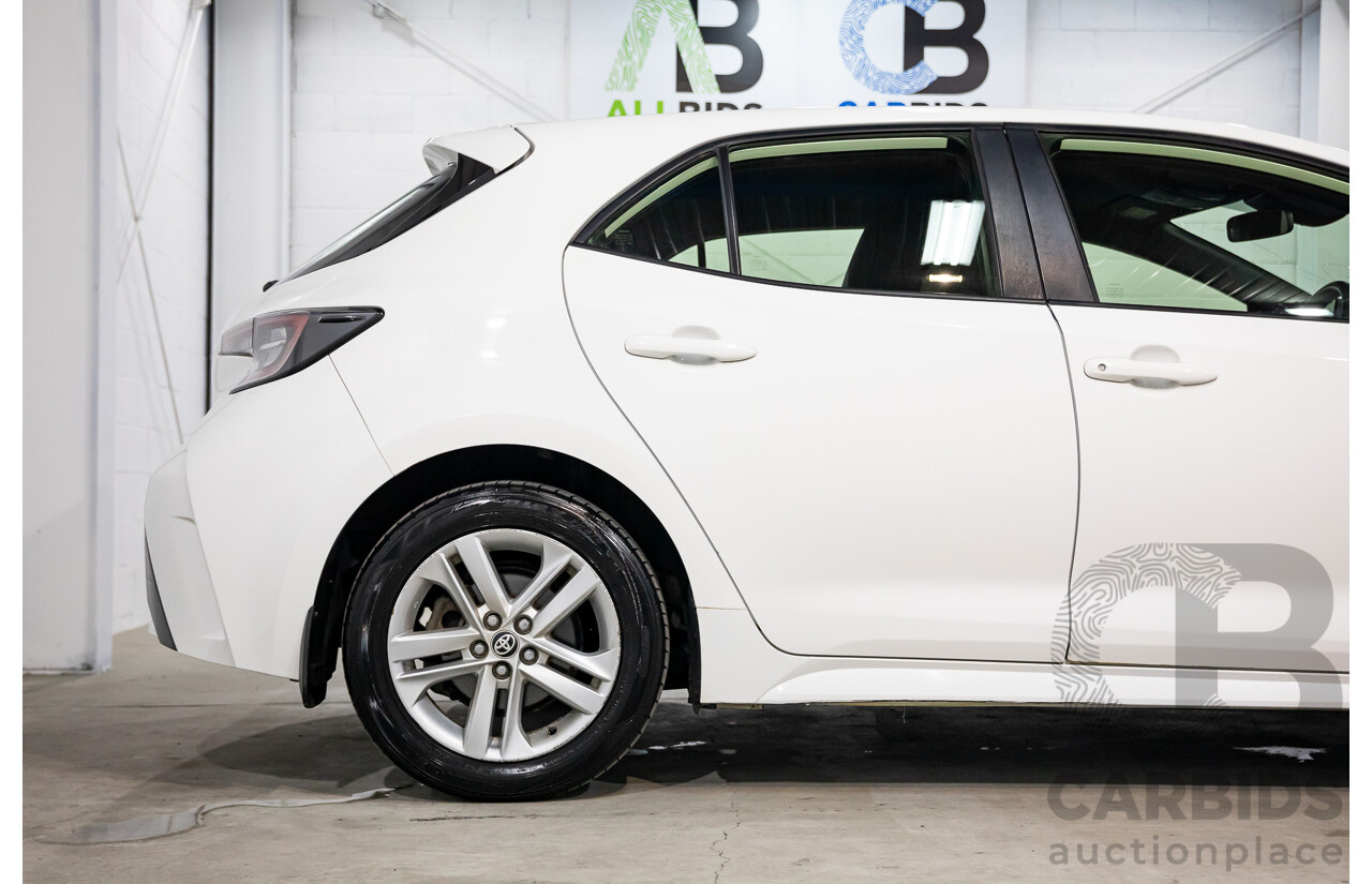 09/2020 Toyota Corolla Ascent Sport Hybrid (FWD) ZWE211R 5d Hatchback Glacier White 1.8L - Hybrid