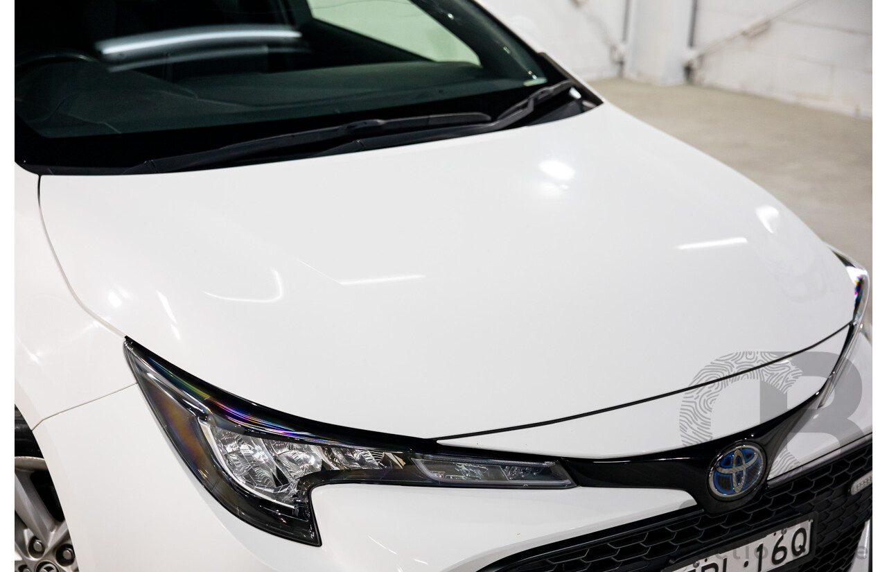09/2020 Toyota Corolla Ascent Sport Hybrid (FWD) ZWE211R 5d Hatchback Glacier White 1.8L - Hybrid