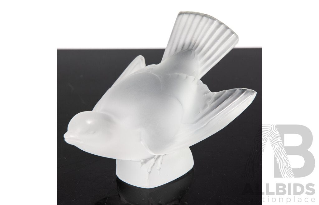 Wonderful French Lalique Frosted Crystal Sparrow Bird Figure, Signed to Base