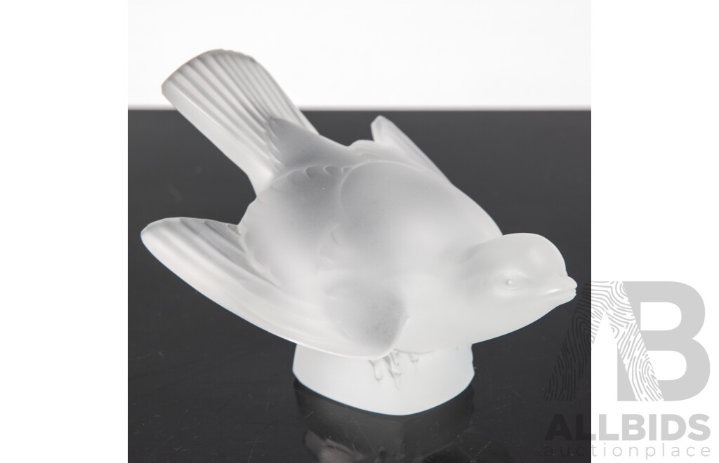 Wonderful French Lalique Frosted Crystal Sparrow Bird Figure, Signed to Base