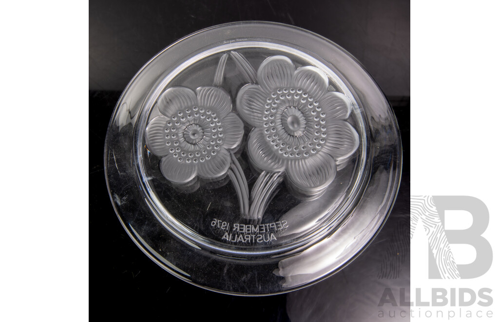 Limited Edition French Lalique Crystal Lalique Exhibition Commemorative Plate Designed by Marc Lalique,  September 1976 Australia, Signed Verso with Ceritificate of Authenticity