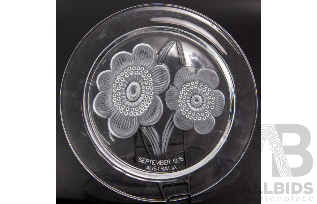 Limited Edition French Lalique Crystal Lalique Exhibition Commemorative Plate Designed by Marc Lalique,  September 1976 Australia, Signed Verso with Ceritificate of Authenticity