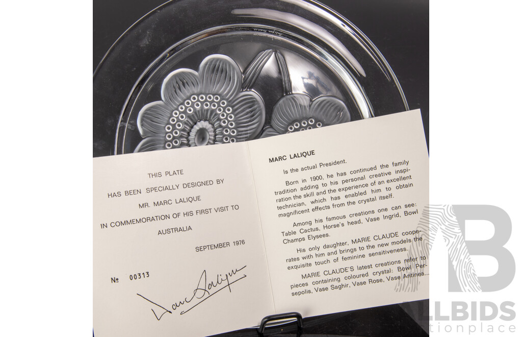 Limited Edition French Lalique Crystal Lalique Exhibition Commemorative Plate Designed by Marc Lalique,  September 1976 Australia, Signed Verso with Ceritificate of Authenticity