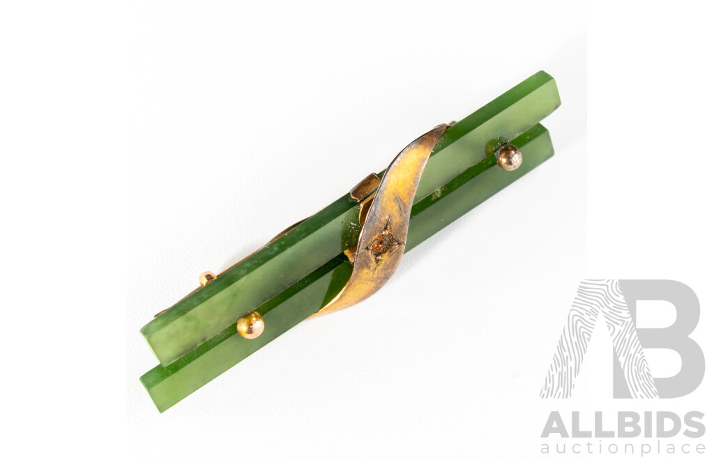 9ct Vintage Jade Bar Brooch, 42mm, 3.11 Grams