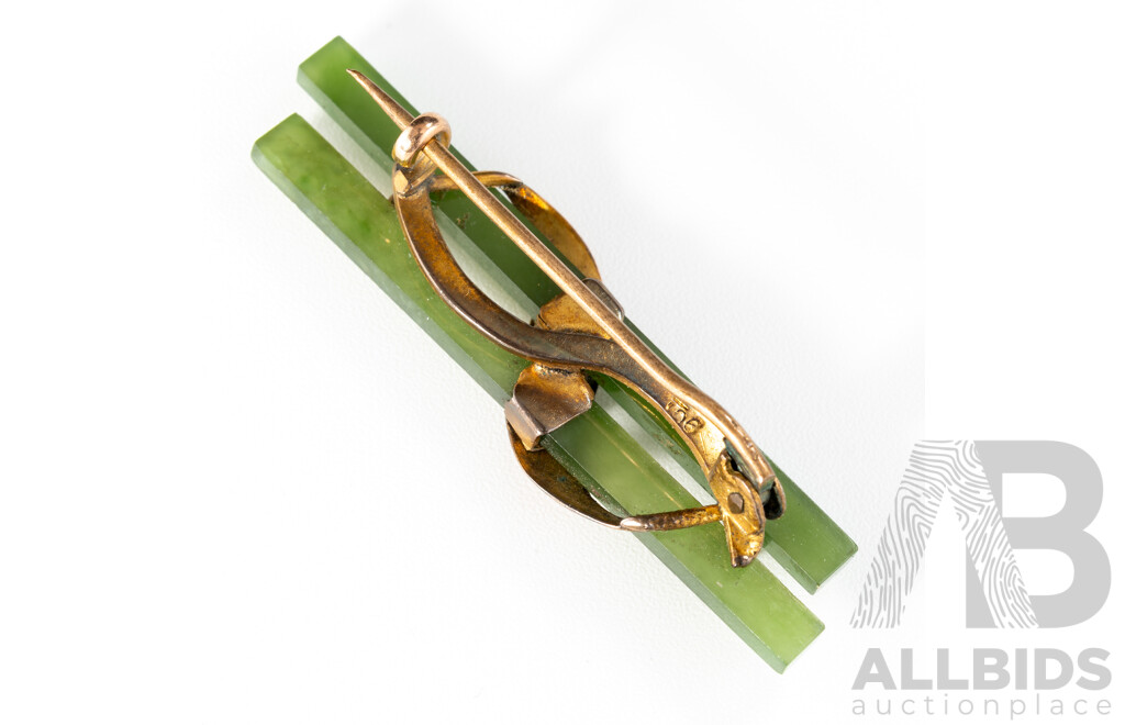 9ct Vintage Jade Bar Brooch, 42mm, 3.11 Grams