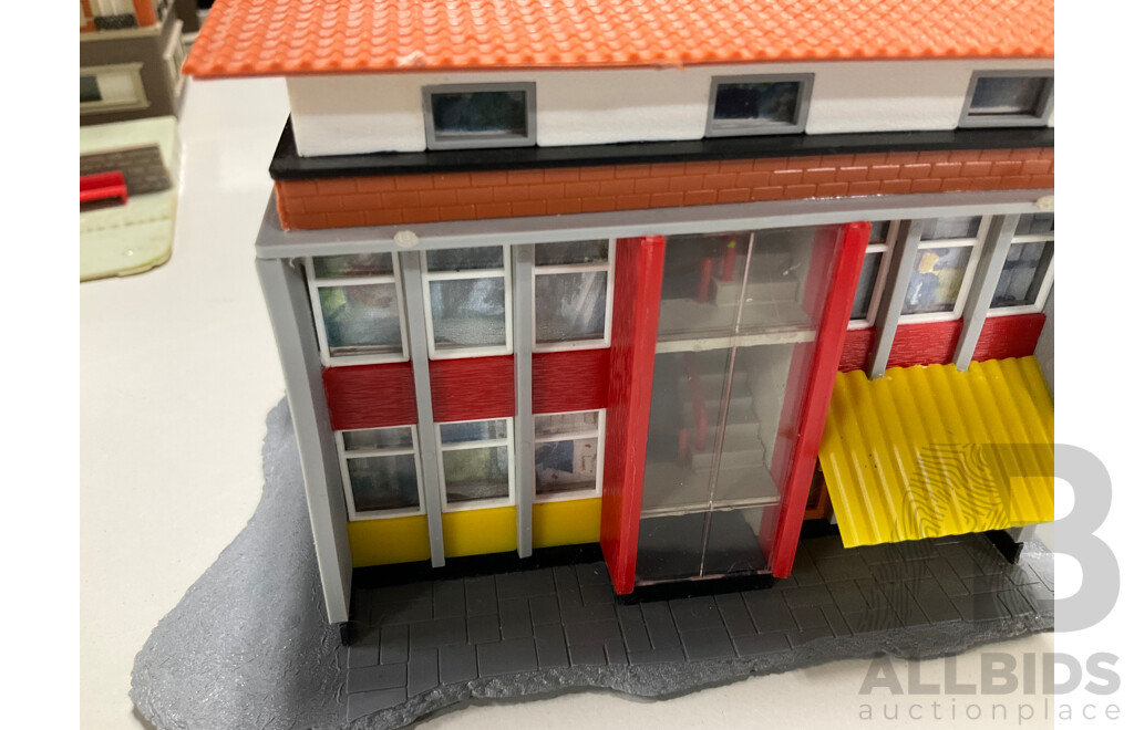 Collection of Vintage HO Scale Buildings, Cars and People