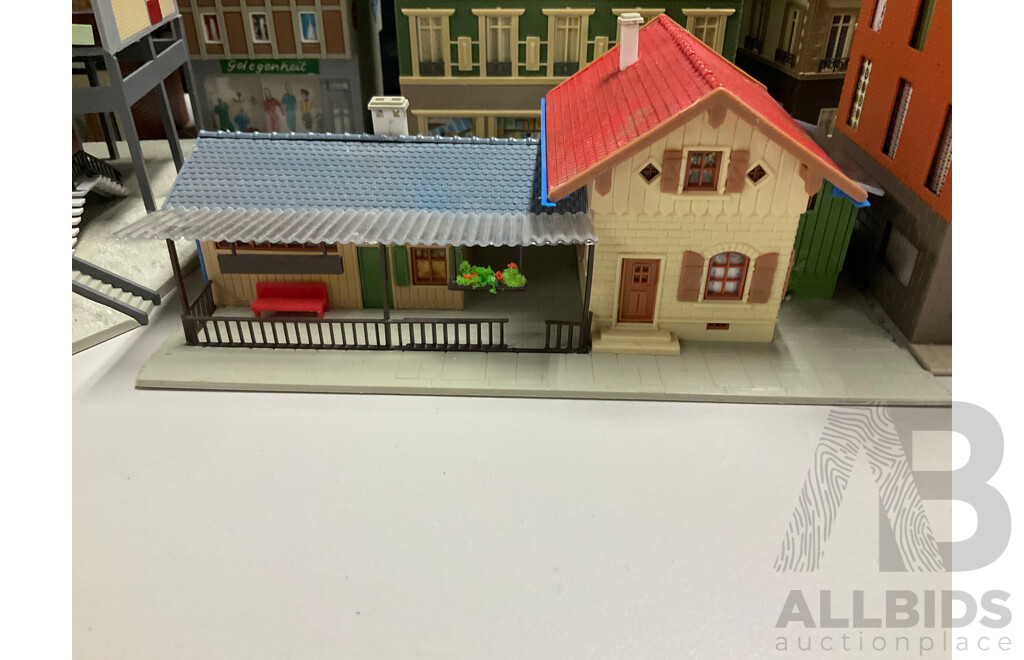 Collection of Vintage HO Scale Buildings, Cars and People