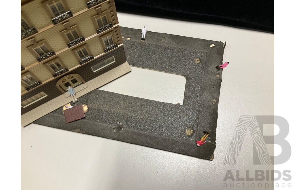 Collection of Vintage HO Scale Buildings, Cars and People
