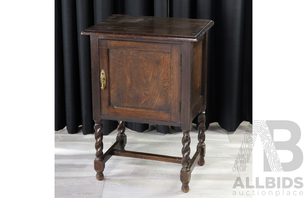 Small Oak Single Door Bedside Cabinet