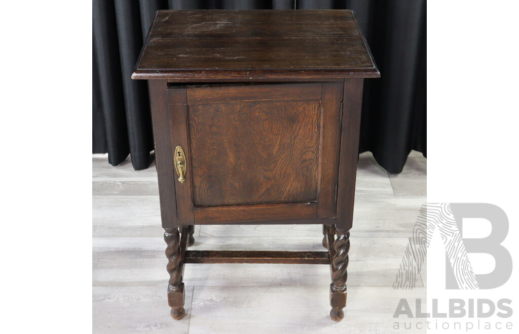 Small Oak Single Door Bedside Cabinet