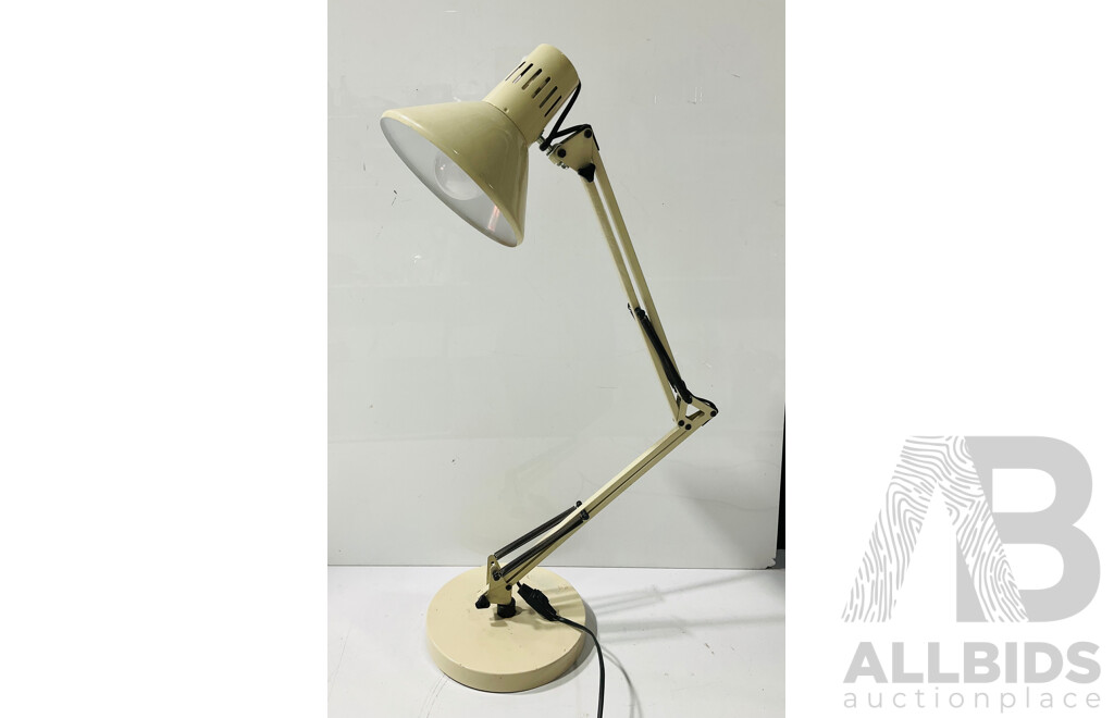 Retro Articulated Desk Lamp