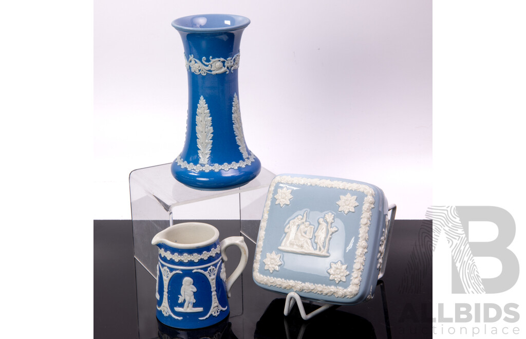 Two Pieces Vintage English Dudson Bros Blue and White Pieces Along with Wedgwood of Etruria Lidded Dish