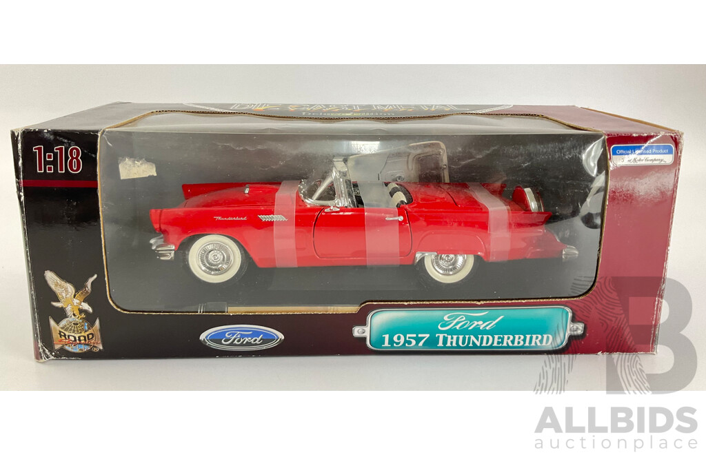 Boxed Road Signiture Diecast 1957 Ford Thunderbird, 1:18 Scale