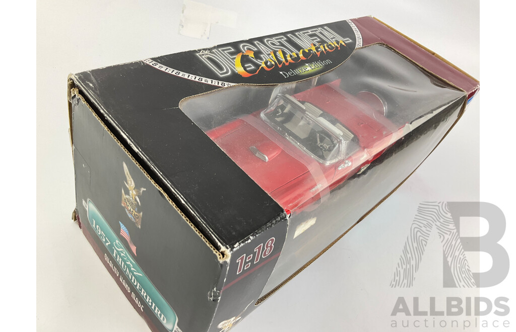 Boxed Road Signiture Diecast 1957 Ford Thunderbird, 1:18 Scale