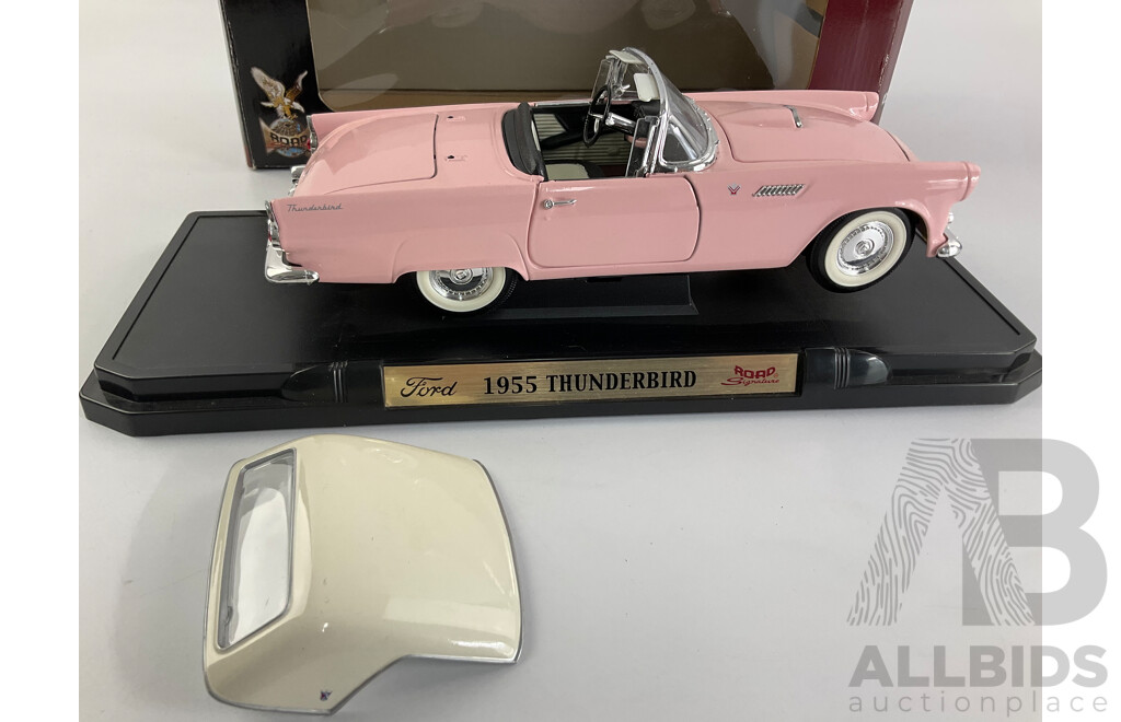 Boxed Road Signiture Diecast 1957 Ford Thunderbird, 1:18 Scale