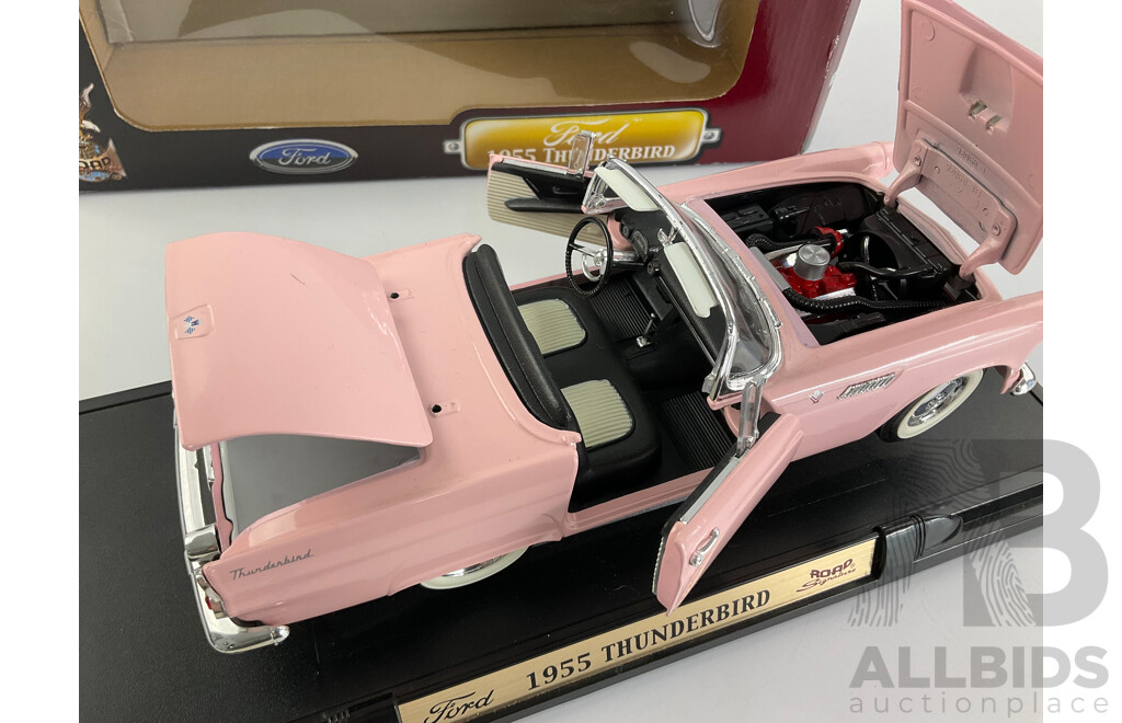 Boxed Road Signiture Diecast 1957 Ford Thunderbird, 1:18 Scale