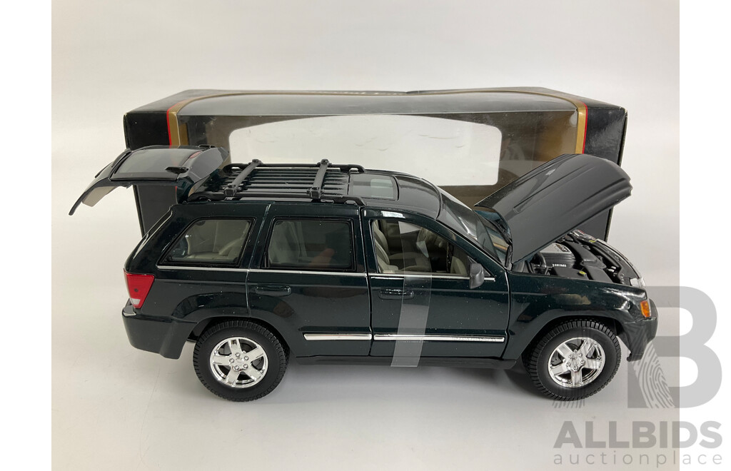 Boxed Maisto Special Edition Diecast 2005 Jeep Grand Cherokee, 1:18 Scale