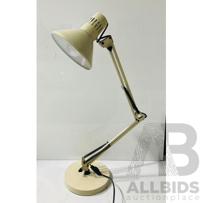 Retro Articulated Desk Lamp