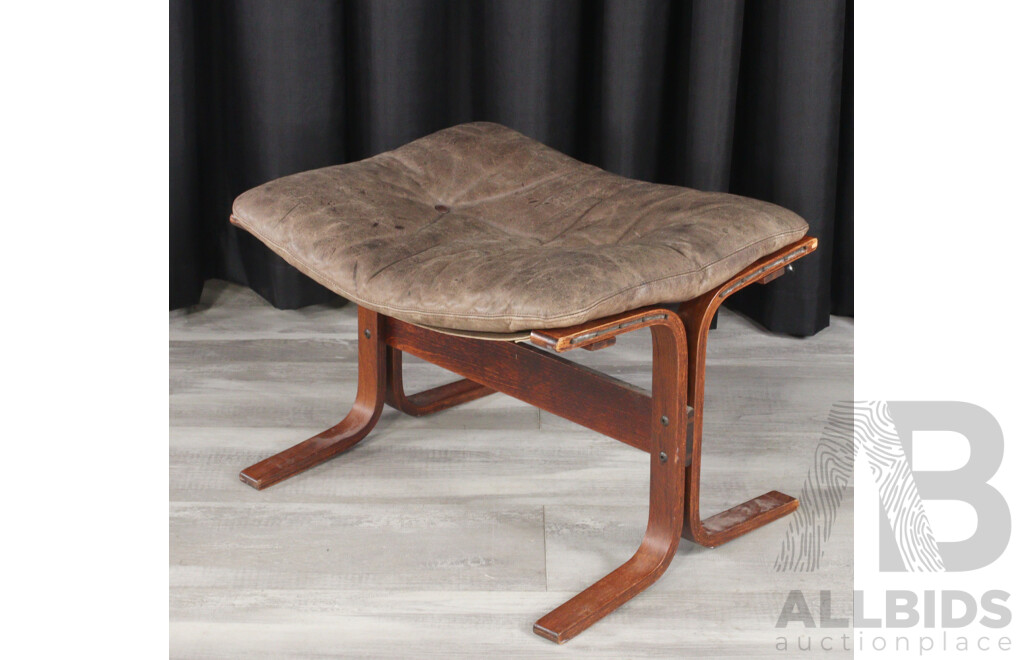 Pair of Siesta Chairs and Single Footstool by Ingmar Relling for Westnofa