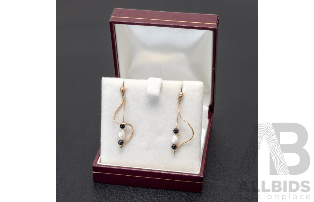 9ct Rice Pearl & Onyx Beaded Petite Drop Bar Stud Earrings, 35mm,0.89 Grams