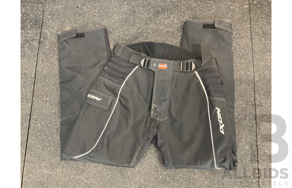 IXON Blue Black White Mens Textile Motorbike Jacket with Warm Samurai Insert and Cargo Pants Sixe XXL
