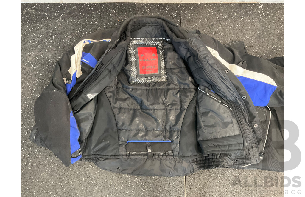 IXON Blue Black White Mens Textile Motorbike Jacket with Warm Samurai Insert and Cargo Pants Sixe XXL