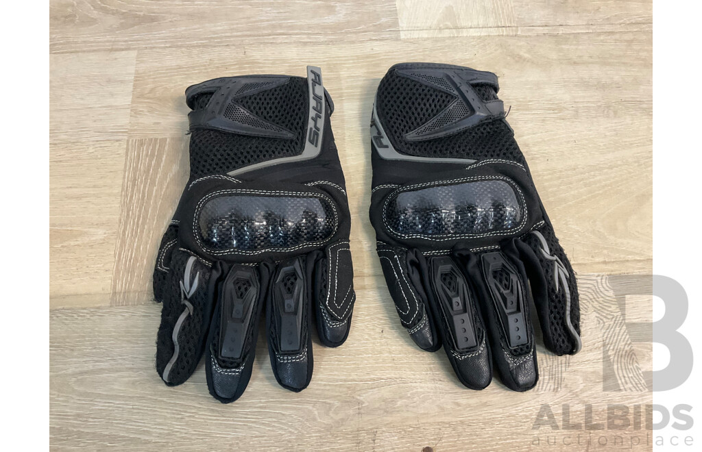 DRIRIDER  Motorcyhcle Boots Size US10, RJAYS Gloves Mens Size L, Motorcross Kidney Belt, RJAYS Waterproof Pans Size XL and Symik Waterproo Pants Size L - Lot of 5