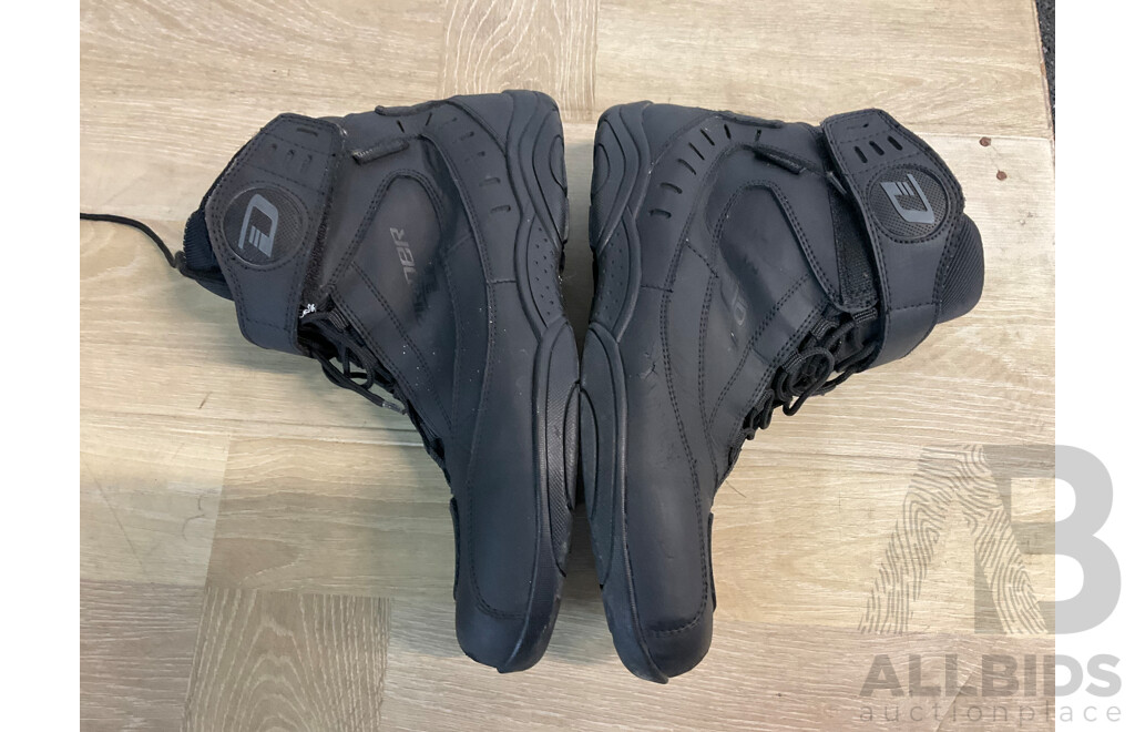 DRIRIDER  Motorcyhcle Boots Size US10, RJAYS Gloves Mens Size L, Motorcross Kidney Belt, RJAYS Waterproof Pans Size XL and Symik Waterproo Pants Size L - Lot of 5