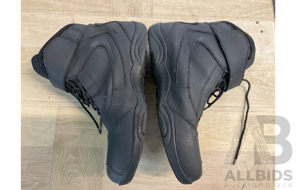 DRIRIDER  Motorcyhcle Boots Size US10, RJAYS Gloves Mens Size L, Motorcross Kidney Belt, RJAYS Waterproof Pans Size XL and Symik Waterproo Pants Size L - Lot of 5