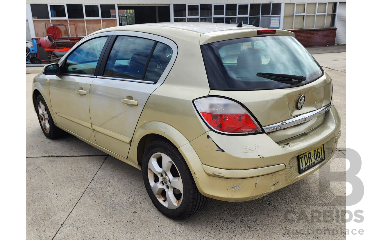 4/2005 Holden Astra CDX AH 5d Hatchback Gold 1.8L