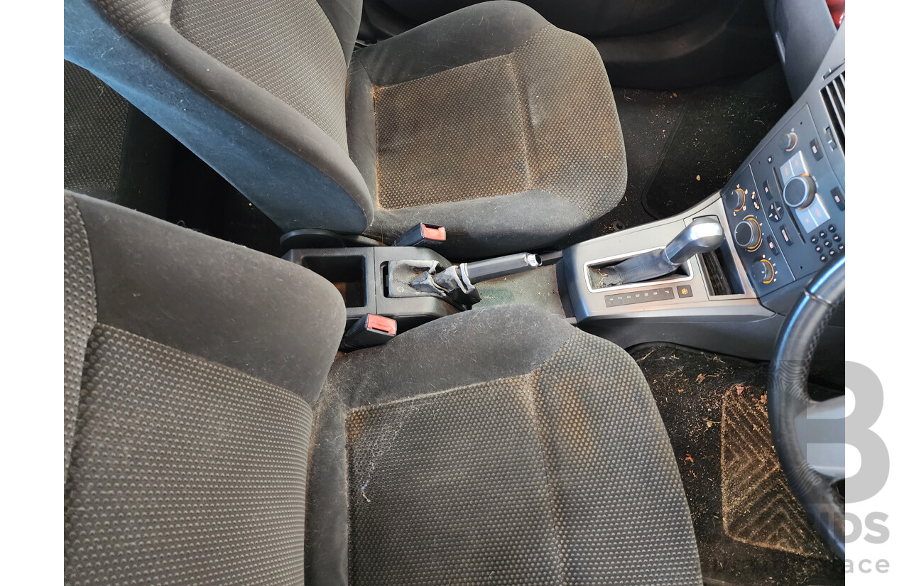 4/2005 Holden Astra CDX AH 5d Hatchback Gold 1.8L