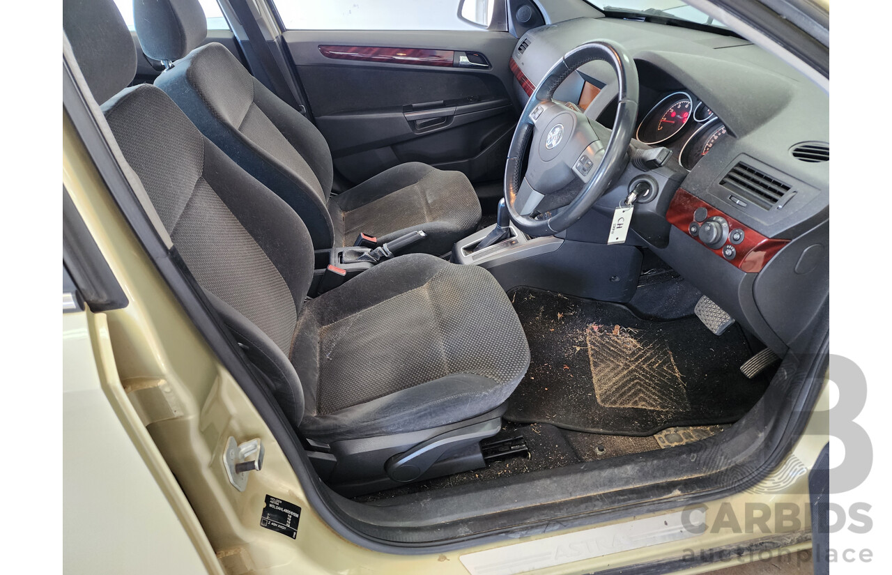 4/2005 Holden Astra CDX AH 5d Hatchback Gold 1.8L