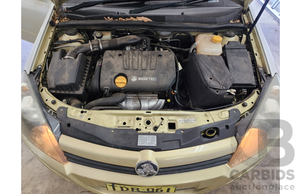 4/2005 Holden Astra CDX AH 5d Hatchback Gold 1.8L