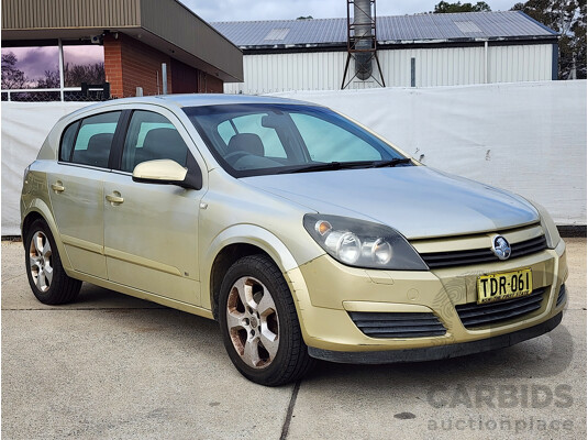 4/2005 Holden Astra CDX AH 5d Hatchback Gold 1.8L