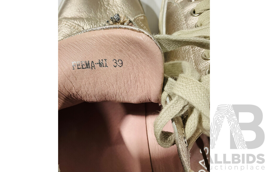Gorgeous Pair of Gold Midas Brand Feema Platino Gold Leather Sneakers - Size 39 - Excellent Preloved Condition