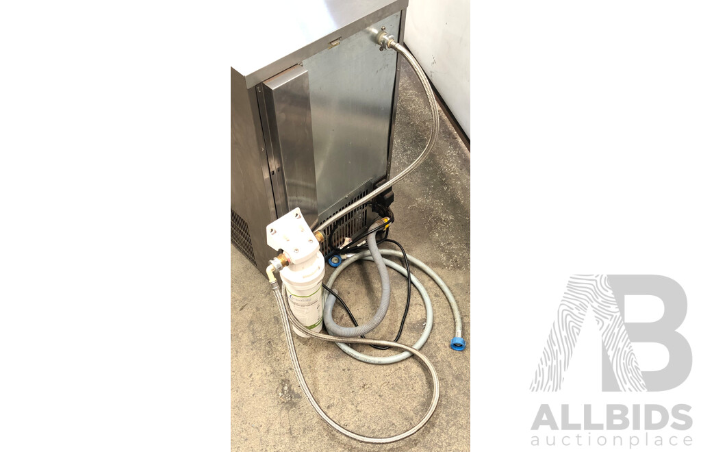 Hoshizaki IM-30CNE-25 Counter Fit in Ice Cube Maker