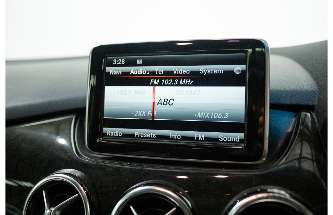 6/2014 Mercedes-Benz B250  246 MY14 5d Hatchback Mountain Metallic Grey 2.0L