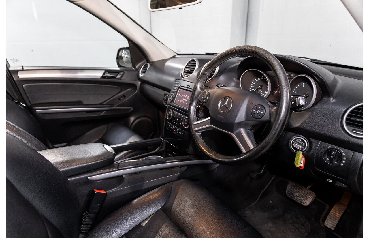 6/2010 Mercedes-Benz ML 350 CDI Sports (4x4) W164 09 Upgrade 4d Wagon Baltic Black Turbo Diesel V6 3.0L