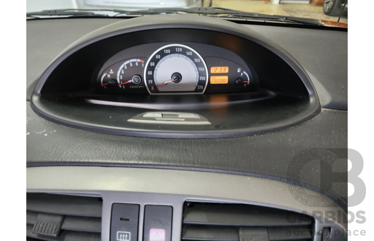 11/2002 Hyundai Elantra Lavita GLS FC 5d Hatchback Fawn 1.8L