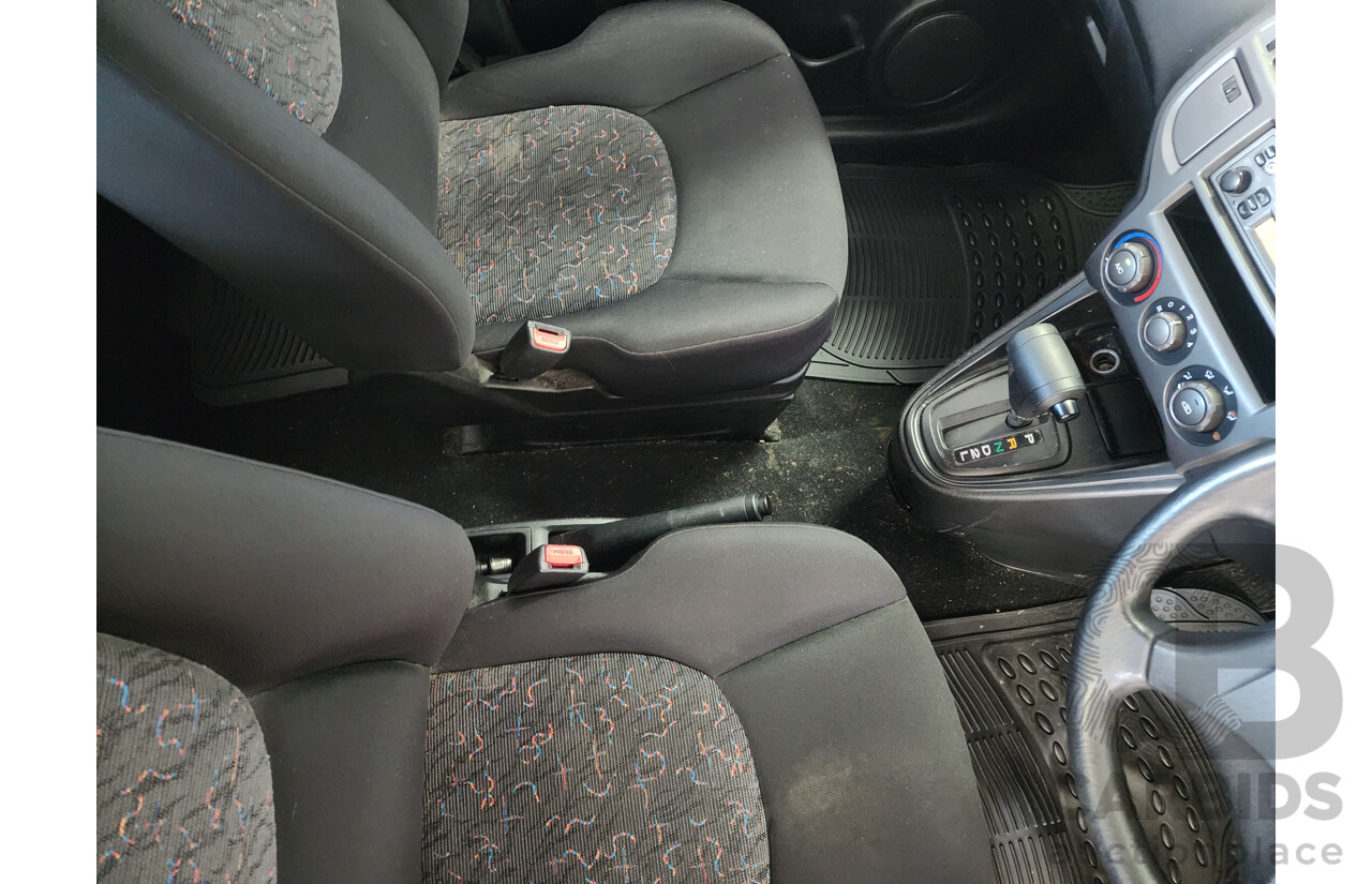 11/2002 Hyundai Elantra Lavita GLS FC 5d Hatchback Fawn 1.8L