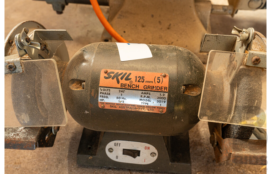 Job Lot Containing 2 Bench Grinder's in Various Conditions