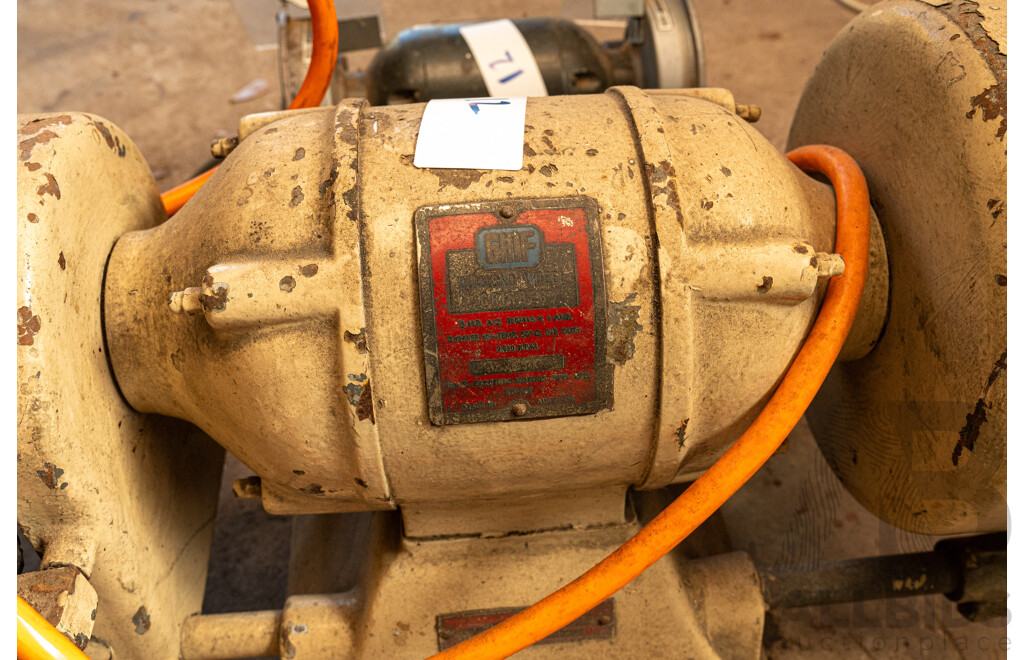 Job Lot Containing 2 Bench Grinder's in Various Conditions