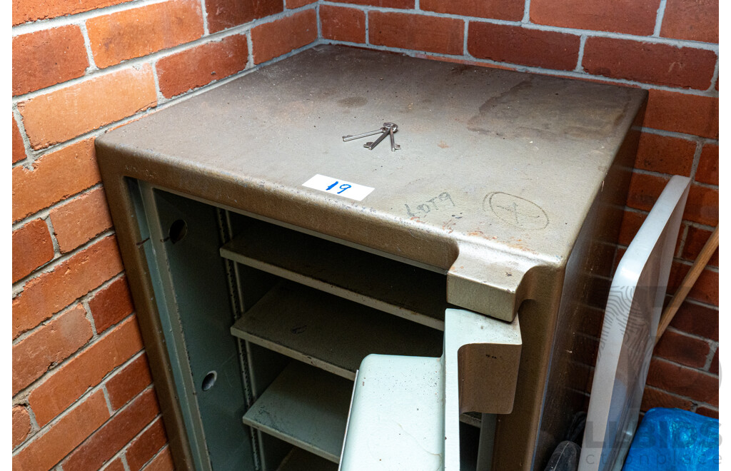Lord Safe Co, Hinged Door with Key Lock