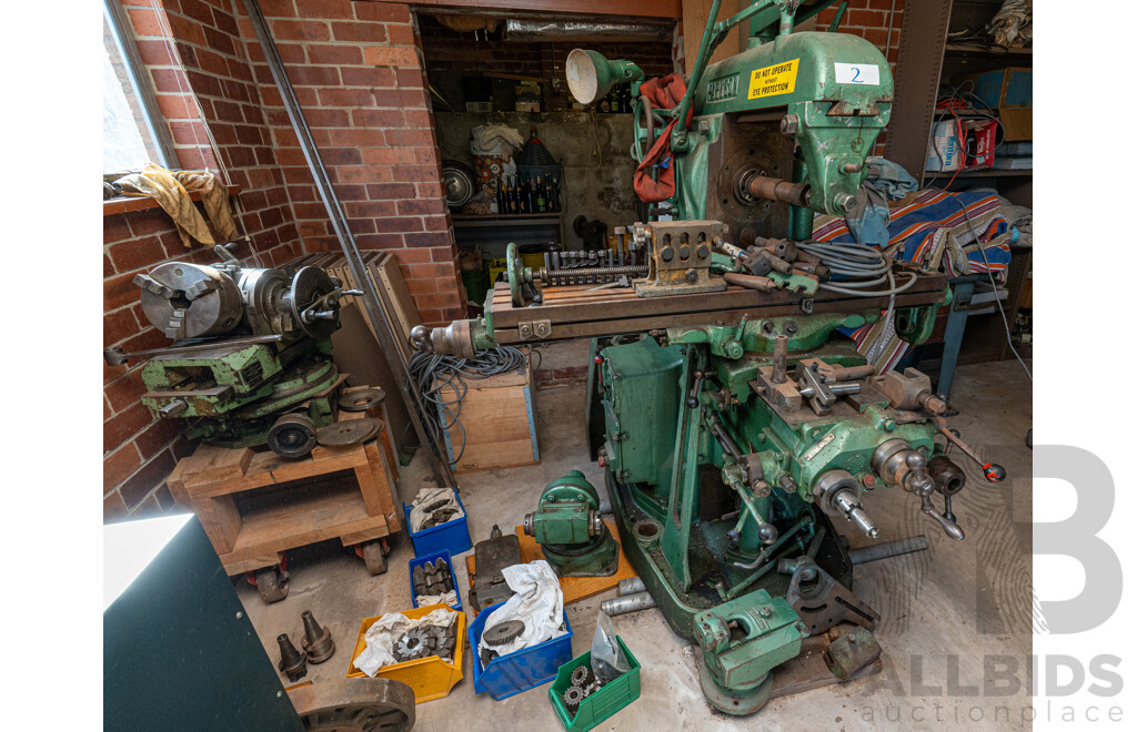 1950 Circa, Parkson 1NA Universal Milling Machine No Motor Included Comes with Accessories