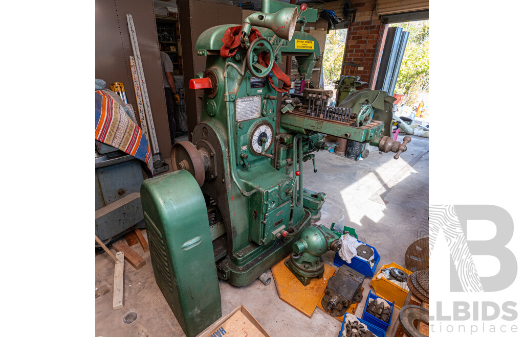 1950 Circa, Parkson 1NA Universal Milling Machine No Motor Included Comes with Accessories
