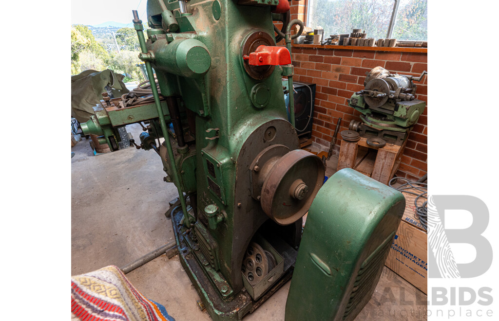 1950 Circa, Parkson 1NA Universal Milling Machine No Motor Included Comes with Accessories