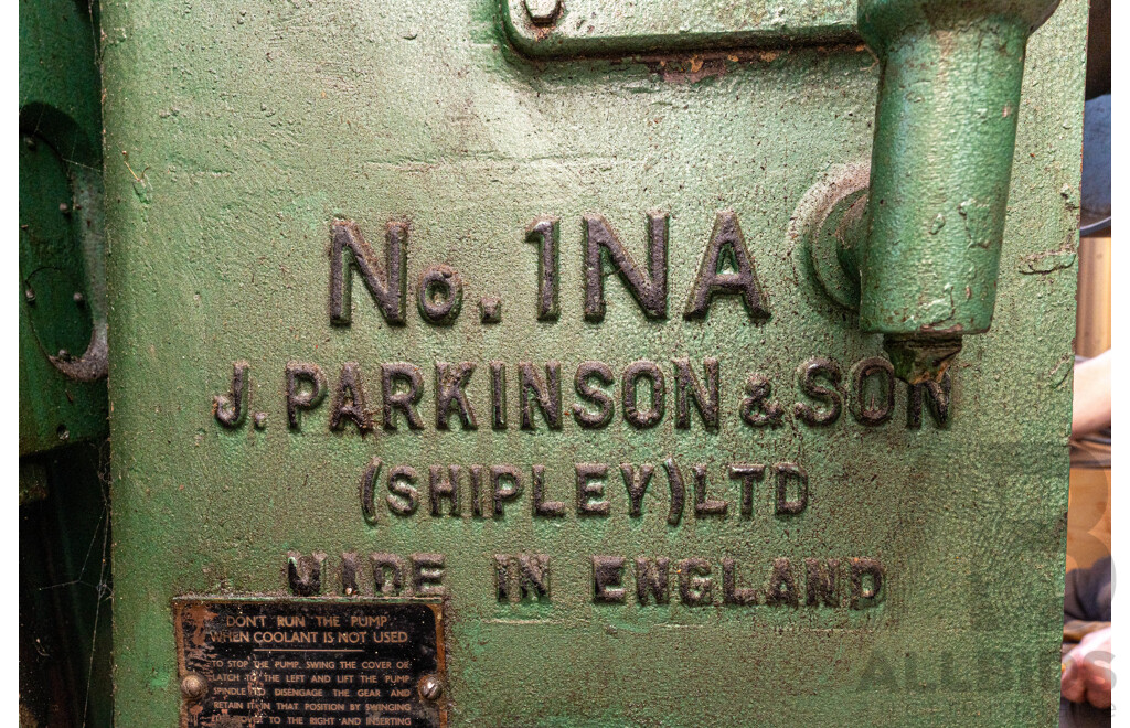 1950 Circa, Parkson 1NA Universal Milling Machine No Motor Included Comes with Accessories