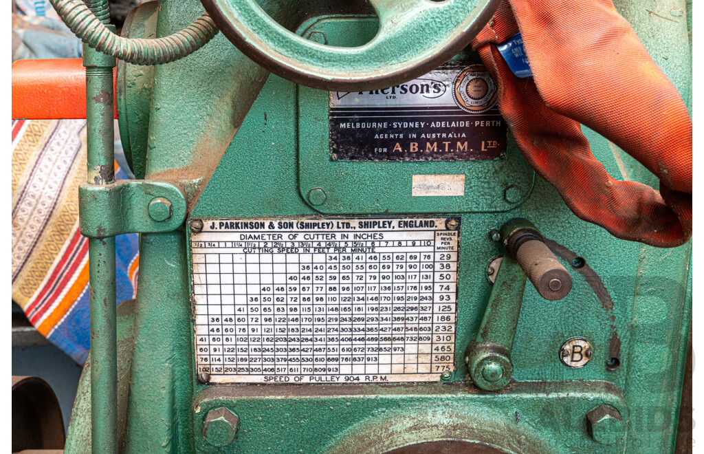 1950 Circa, Parkson 1NA Universal Milling Machine No Motor Included Comes with Accessories